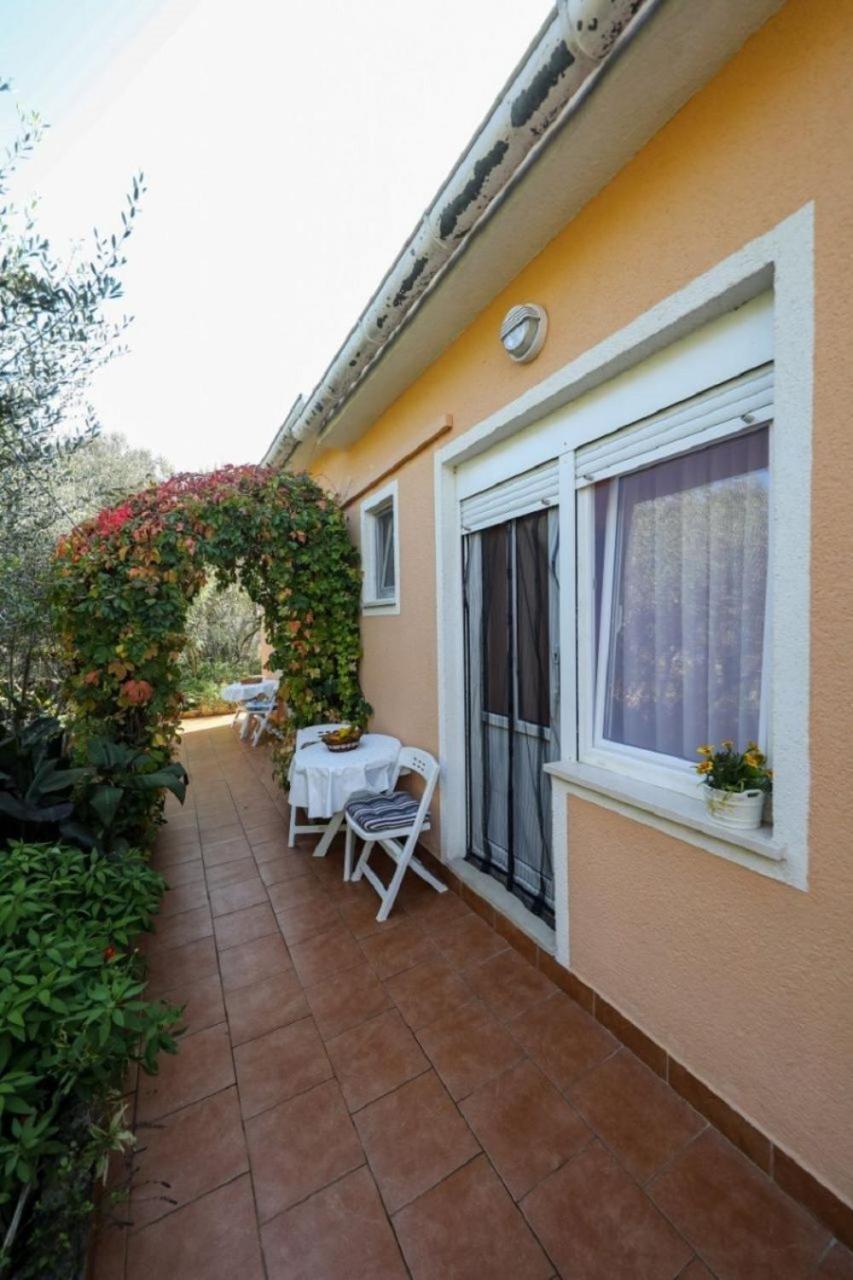 Apartments Tara Brbinj Екстериор снимка